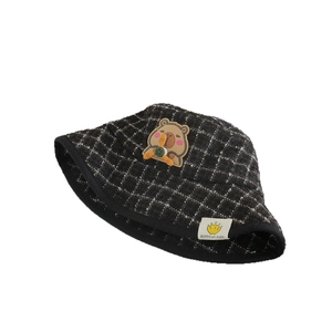 Chapeau bob à carreaux pour enfants avec patch capybara chaud pour automne hiver