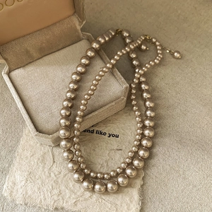 Elegante französische Vintage-Doppelschicht-Perlenkette mit champagner-goldenem Glanz