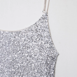Robe caraco à paillettes argentées pour femmes, style vacances scintillant et finition chic