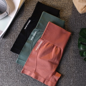 Short de yoga sans couture taille haute en trois couleurs avec ceinture à larges côtes