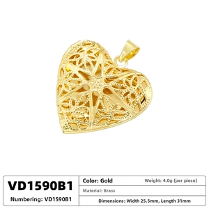 Détails du pendentif en forme de cœur évidé en laiton doré avec motif d'étoiles