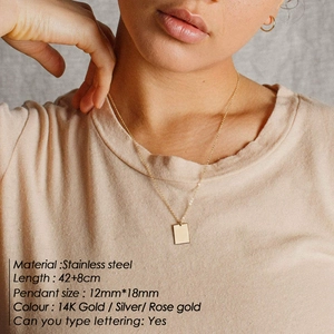 Collana a doppio strato in acciaio inossidabile 316L con pendente rettangolare dorato
