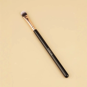 Tongue-shaped concealer brush with dual-tone synthetic bristles and rose gold ferrule