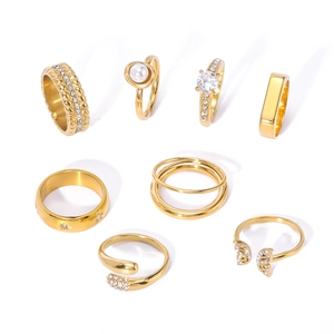 Set di 8 anelli minimalisti in acciaio inossidabile placcato oro 18K con perle e zirconi