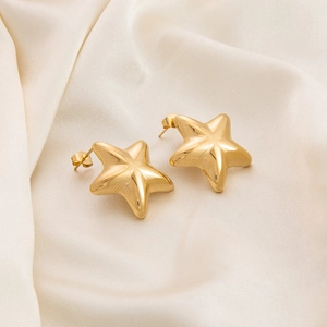 Star-shaped 18K gold plated stainless steel earrings with textured finish on silk