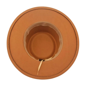Vista dettagliata dell'interno del cappello cammello con nastro regolabile e fascia tergisudore