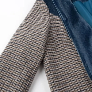 Veste à carreaux style britannique avec empiècements en velours et motif pied-de-poule