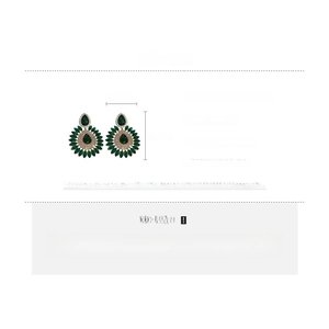 Detailed size specifications for dark green crystal waterdrop earrings at 7.6cm by 5.6cm