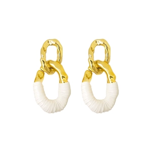 Boucles d'oreilles ovales plissées en similicuir avec texture en métal doré