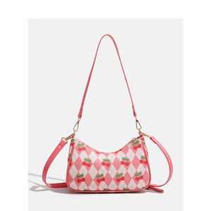 Sac sous le bras à carreaux roses avec motif cerise et fine bandoulière sur fond gris