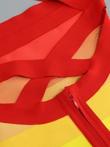 Détail d'une robe bandage haute élasticité avec dégradé de couleurs et fermeture éclair