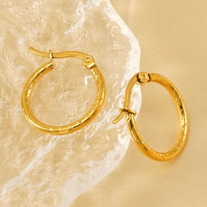 Twisted texture hoop earrings in 18K gold plated titanium steel for a modern luxury look