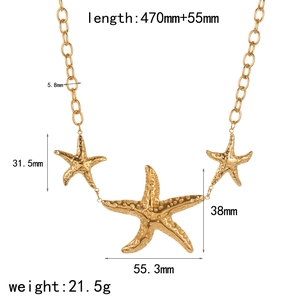 Détails du collier doré avec pendentifs étoile de mer et dimensions précises du produit