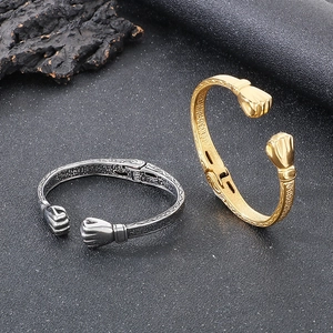 Bracciale Aperto In Acciaio Inossidabile Doppia Mano Pugno Rilievo Retro Stile Punk Hip Hop Per Uomo