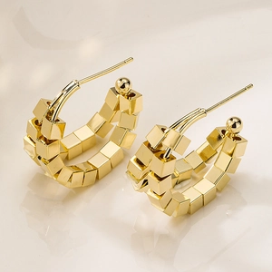 Goldene quadratische C-Form Creolen im minimalistischen polierten Metallstil