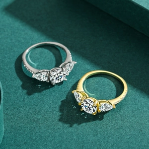 Classic S925 sterling silver three-stone engagement rings in gold and silver finishes