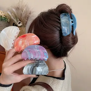 Set mit fünf großen Acryl-Haarklammern in Marmor- und Farbverlauf für Damen