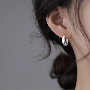 Boucles d'Oreilles Créoles en Cuivre Géométriques Minimalistes pour Femmes Modernes de Luxe Or Argent Poli Bijoux Cadeau Femme