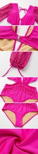 Détails du maillot de bain crochet rose fuchsia avec col en V, pressions et franges perlées