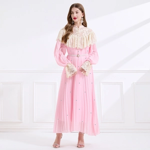 Robe trapèze rose de style palais avec dentelle lourde et taille plissée élégante
