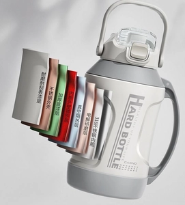 Detail showing the 7-layer insulation structure of the 316 stainless steel sports bottle