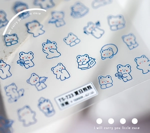 Vue macro des autocollants d'ongles TS-723 avec illustrations d'ours bleus mignons