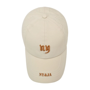 Beige quick-dry baseball cap with NY embroidery and breathable micro-perforated fabric