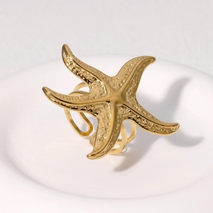Anello a stella marina dorato in acciaio inossidabile con design marino strutturato