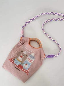 Sac à main rose brodé ours avec motifs cupcake et poignées tissées colorées