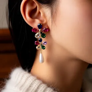 Boucles d'oreilles vintage en or 18k avec fleurs en gemmes colorées et perles en larmes