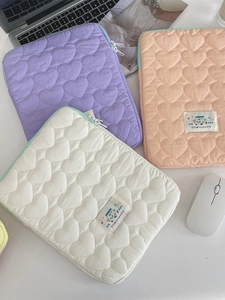 Fundas acolchadas con corazones para portátiles de 11 a 15 pulgadas en varios colores