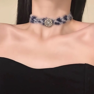 Plush Faux Fur Choker Necklace With Alloy Rhinestone Sun Pendant Trendy Winter Jewelry For Women