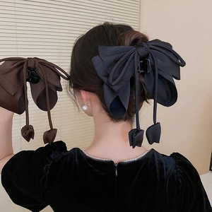 Pince à cheveux vintage en tissu avec nœud et franges en noir et marron