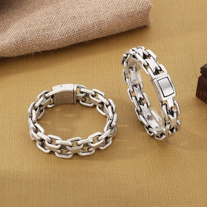 Vintage interlocking chain link bracelet for men made of antique silver stainless steel
