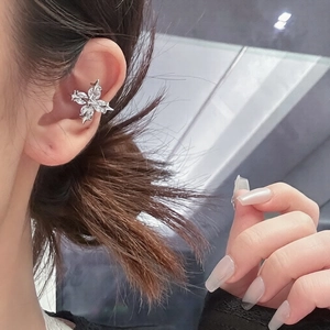 Sparkling zircon cross ear cuff in silver, worn by a model for a trendy aesthetic look
