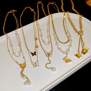 Collana Con Pendente A Farfalla A Strati Acciaio Inossidabile Placcato Oro Con Perla Artificial Imitazione Gioielli Eleganti