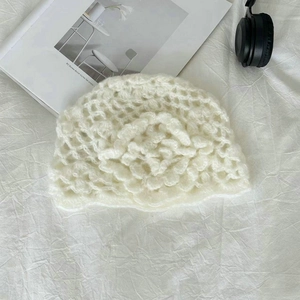 Berretto in maglia all'uncinetto cavo bianco, comodo cappello invernale mohair retrò.