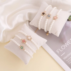Elegant pearl bracelet with 18K gold plated star charm and sparkling zircon accents