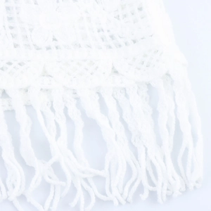 Gilet in maglia all'uncinetto bianco senza maniche con frange e motivo floreale