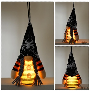 Vue triple montrant l'avant le côté et l'arrière d'un gnome d'Halloween lumineux