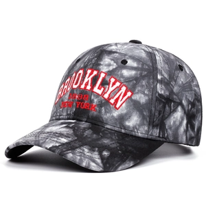 Cappellino Brooklyn 1898 tie-dye nero e grigio con ricamo 3D rosso in cotone resistente
