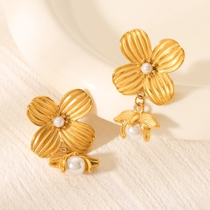 18K Gold Plated Stainless Steel Flower Artificial Pearl Stud Earrings Retro Vintage Floral Jewelry For Women Waterproof High Quality