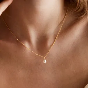 18K gold-plated stainless steel necklace with elegant white teardrop pearl pendant