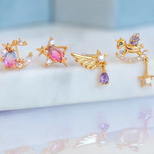 Set orecchini a lobo stella e luna placcati oro 18K con zirconi colorati sfumati