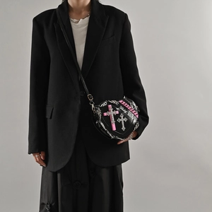 Black heart-shaped Y2K gothic punk shoulder bag with rivets and metal cross chains