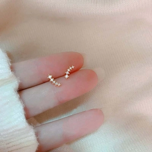 Gebogene Reihenstecker 925 Sterling Silber Mit Weißem Zirkonia Verlauf Glänzender Minimalistischer Schmuck