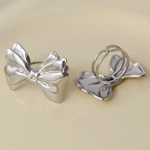 Close-up of adjustable 304 stainless steel bow ring with silver metallic finish