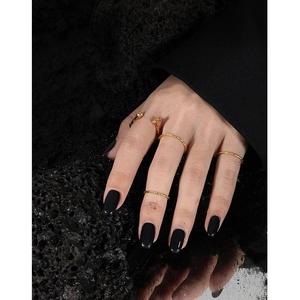 Set aus vier goldenen S990 Sterling Silber Ringen mit Folientextur für Damen
