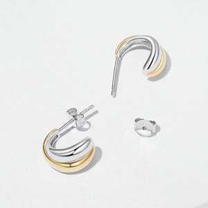 Orecchini a perno minimalisti in argento sterling S925 bicolore a forma di C