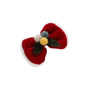 Pince à cheveux nœud de Noël en velours rouge avec bordure en peluche et détail de houx